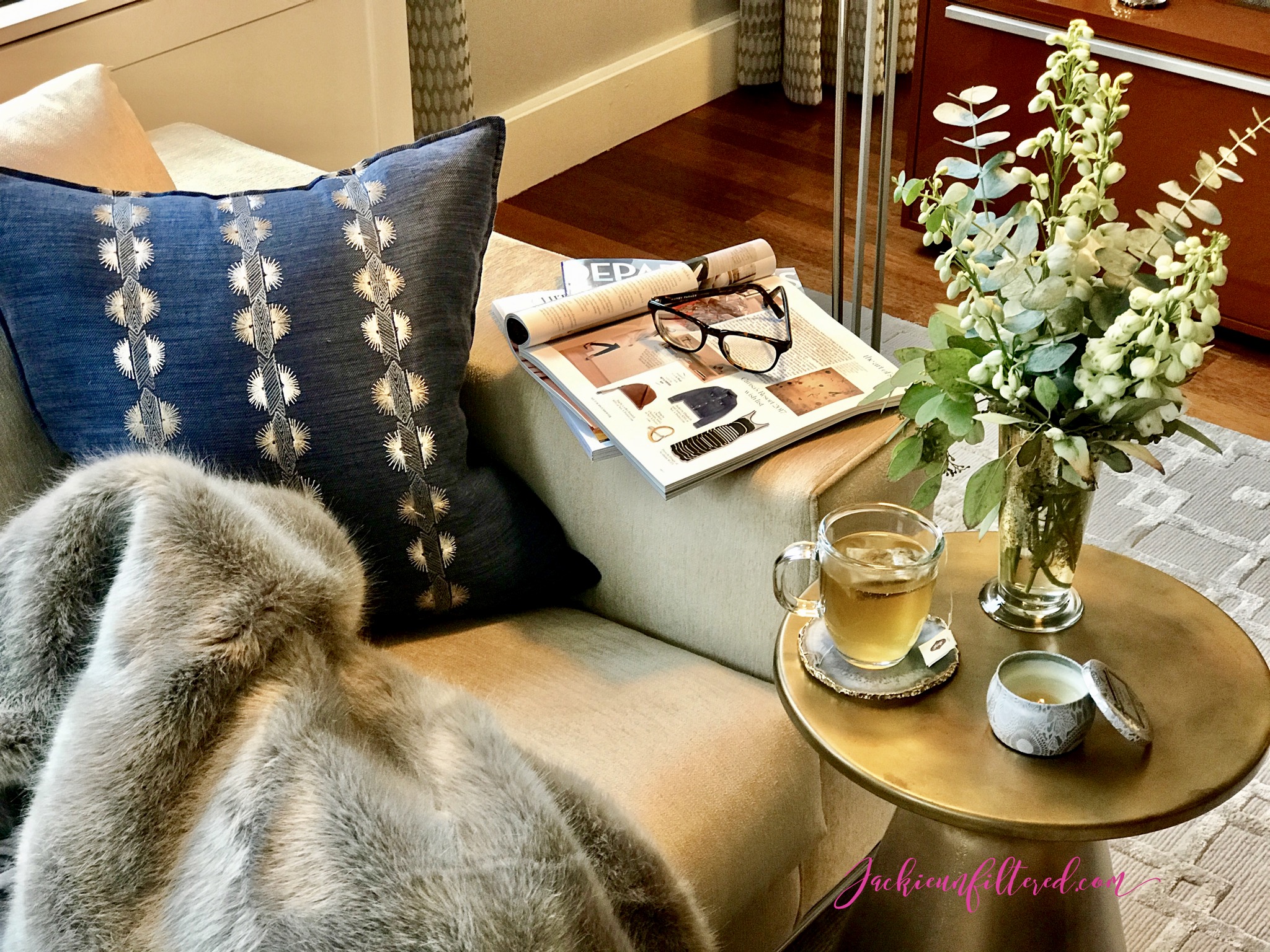 Creating home and office reading nooks | www.jackieunfiltered.com