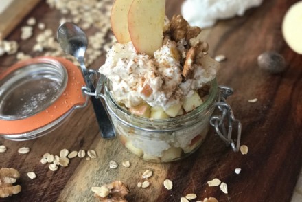 Apple Pie Overnight Oats | www.jackieunfiltered.com