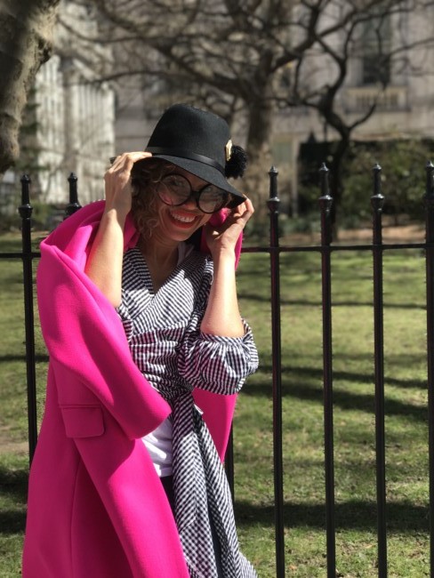 Black/White Gingham Top | This gingham top is my new bestie this Spring ⚫️?⚪️ . From ripped denim to ball gowns. Day to night. You're gonna see us together a lot. Click the ? in bio if you want in on our ❤️ affair. . . . . . . . #JackieUnfiltered #lifestyleblogger #blogginggals #gingham #top #spring2017 #instablogger #streetstyle #ootd #buynow #likeittoknowit #rippeddenim #style #styleblogger #springtrends #stylefile #ontheblog #fashion #accessories #brooches