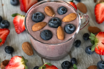 Blueberry Strawberry Almond Smoothie Recipe | https://www.jackieunfiltered.com/?p=2661&preview=true