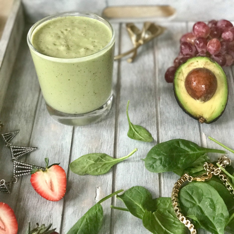 Avocado Spinach Vanilla Milkshake | https://jackieunfiltered.com/?p=2737&preview=true