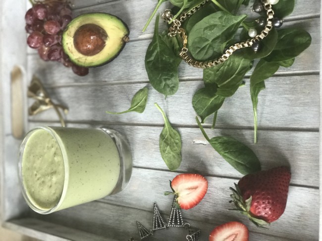 Avocado Spinach Vanilla Milkshake Smoothie Recipe